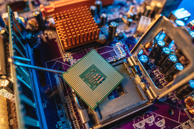 【供應(yīng)】Microchip微控制器，供應(yīng) 8 位 MCU，PIC? MCU，AVR? MCU，16 位 MCU